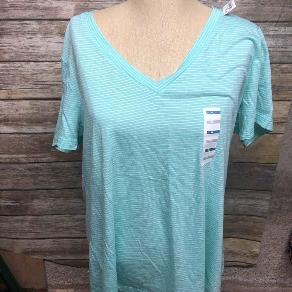 Old navy T-shirt NWT